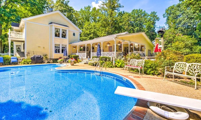 Woodbridge Apartment | Charming Woodbridge Apt with Porch and Gazebo!