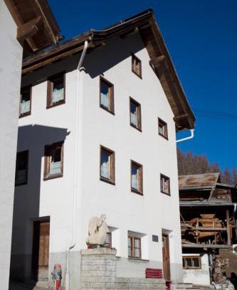 Ravaisch House | Chasa Anguel