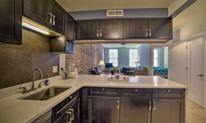 Downtown Baltimore Apartment | Chase at Light