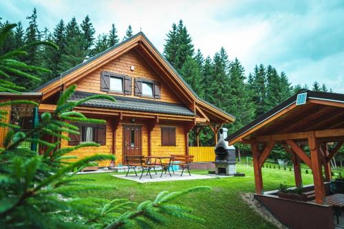 Zavazna Poruba Ski Chalet | Chata Janka