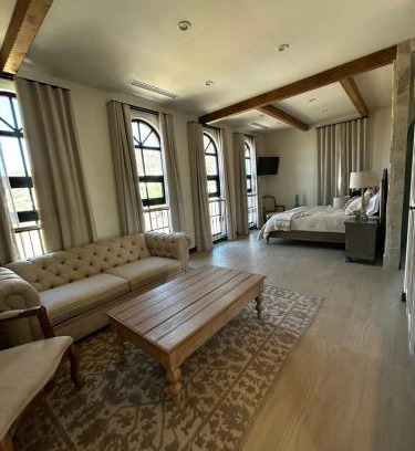 Valle de Guadalupe Hotel | Chateau Del Valle