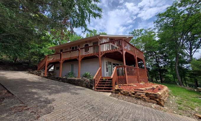 Lost Bridge Village House | Chateau Pharrview-Huge Lake View-Close to Marina-Pool-Lots of Wildlife