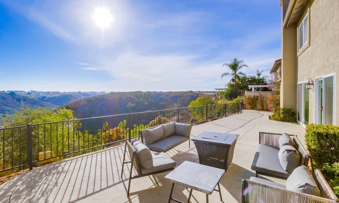 Sorrento Valley House | Chateau Propico - 5BR+3BA | Lux, Fire Pit, Views
