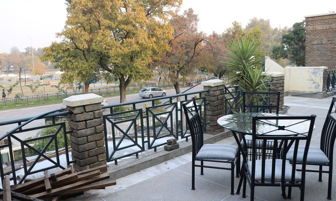 F-8 Sector Hotel | Chateau Royal