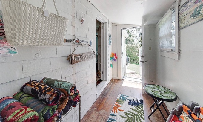 Newport East Cottage | Cheerful 3 Bedroom Cottage easy walk to 2 beaches with off street parking!