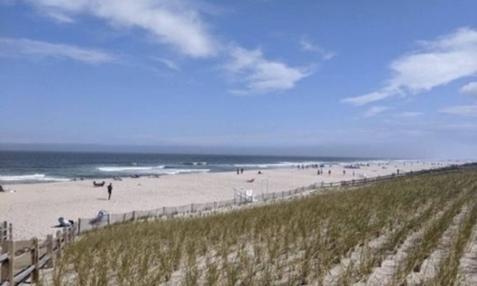 Ocean Beach III Cottage | Cheerful newly renovated 2 bd Beach Cottage in OBIII, Free parking