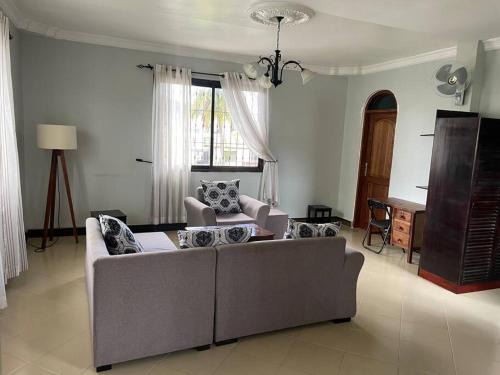 Msasani Apartment | Cheerful studio apartment