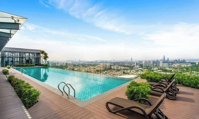 Taman Mutiara Apartment | Cheras Minimalist Duplex Retreat for 8 Guests