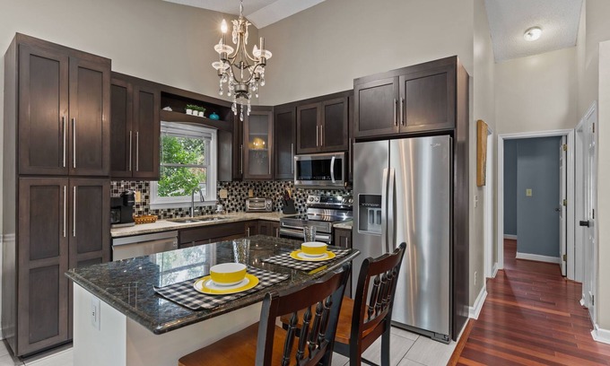 Kings Grant House | Cheryl House - We Love Doggies - Mid Town Location