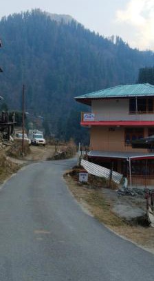 Banjar House | Chetan Home Stay II Flachan Darshan II