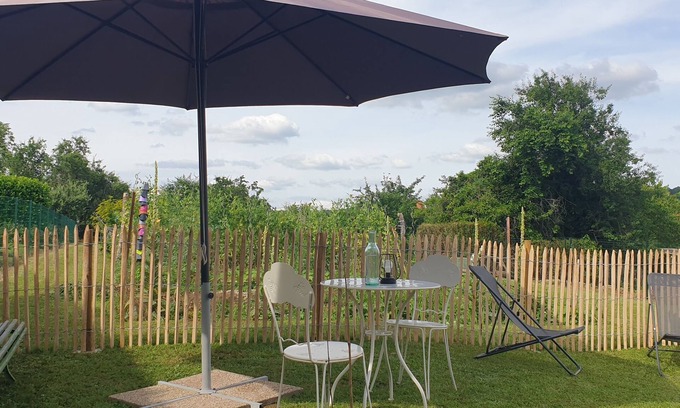 Humes House | Chez Émile Logement Entier, 2 Chambres, Jardin Privé