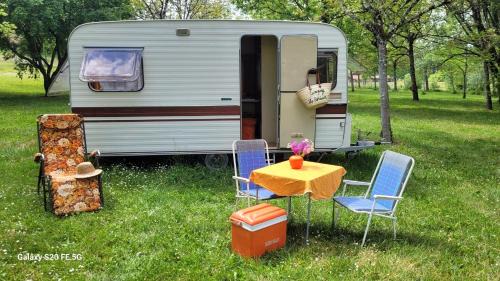Montignac Other | CHEZ JOSETTE caravane Camping le sorbier Montignac Lascaux