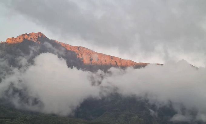 Cilaos Bed & Breakfast | Chez Paul et Lydie. Guest rooms and tables