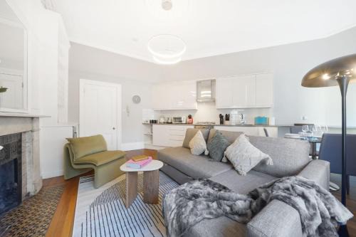 Holland Park Apartment | Chic 1 Bed Terrace Apartment in Notting Hill FREE WIFI by City Stay Aparts London