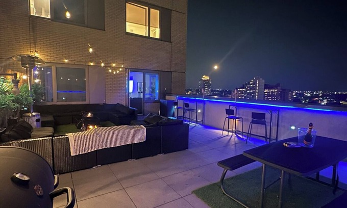 Queens Apartment | Chic 2-bd 2-bth apartment with huge private balcony