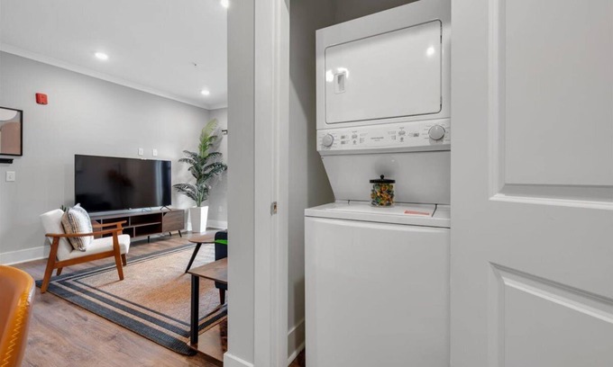 Port Wentworth Apartment | Chic 2-bedroom apartment with AC, fitness room, pool - A
