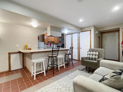 Des Moines House | Chic 2br - 2 Min From Icubs