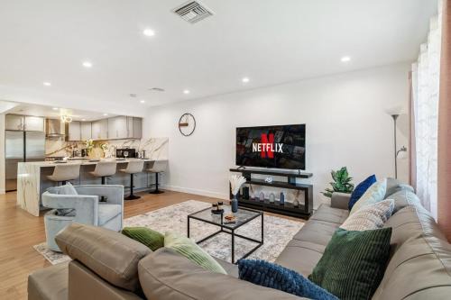 Encino House | Chic 3BR 2BA Home in Encino