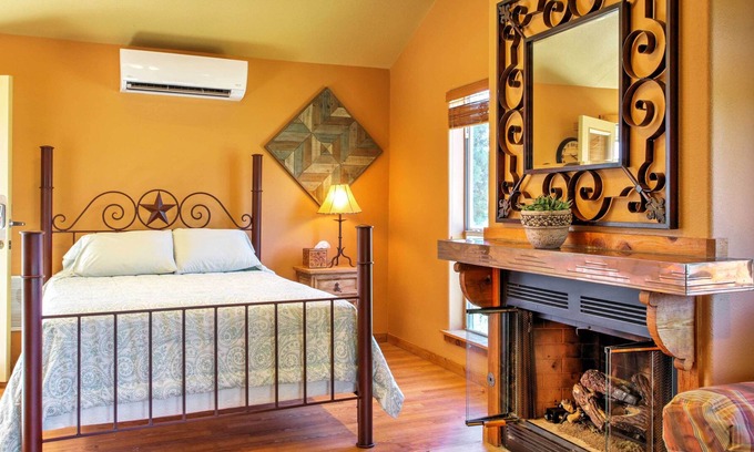 Alto Apartment | Chic Alto Studio on 1 Acre w/ Updated Amenities!