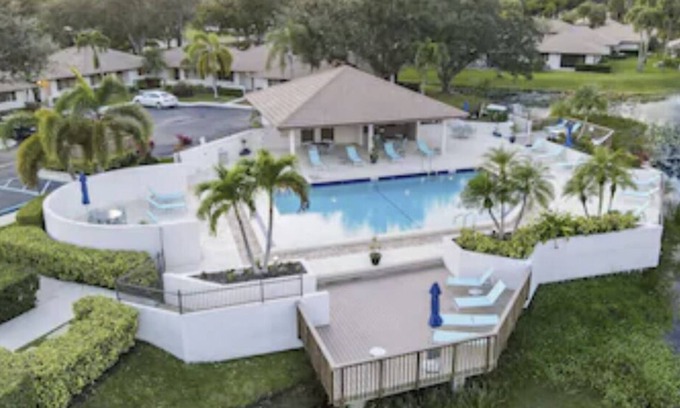 Hunt Club Cottage | Chic Coastal Cottage PGA National with New Decor Close to Beaches, Golf & More!