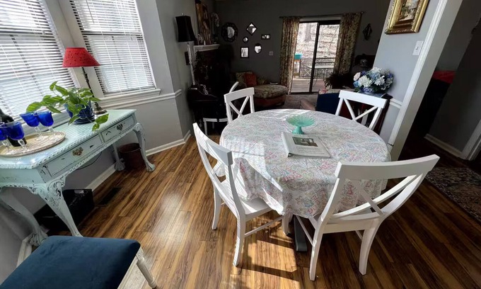 Southwest Raleigh House | Chic Home close to NCSU & Centennial campus & RDU