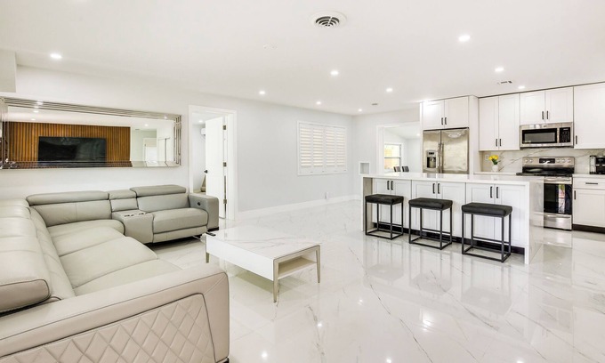 Beachway Estates House | Chic Pompano Beach Vacation Rental w/ Pool Access!