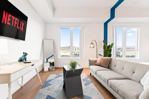Little Tokyo Apartment | Chic Studio with Stunning DTLA Views, Walk to Metro