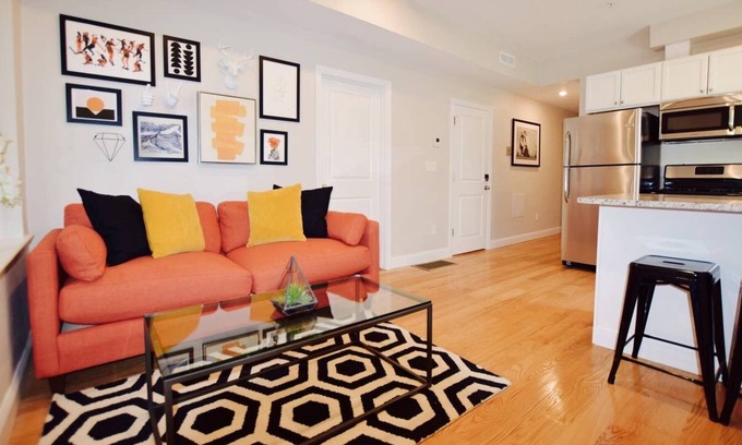 Highland Park House | Chic & Stylish Sanctuary | Near T