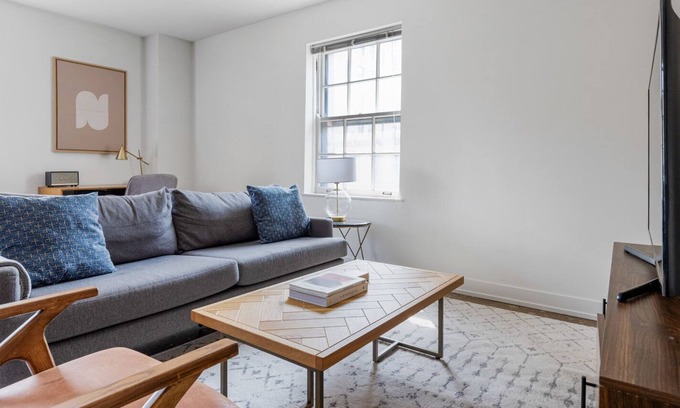 Uptown Apartment | Chic Uptown 1BR w/ Rooftop & Gym, nr Hospital & Beach, by Blueground
