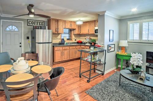 East Garfield Park Apartment | Chicago Gem Near Subway about 5 Mi to Downtown