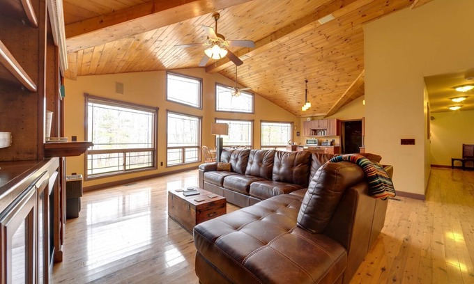 Sautee Nacoochee Ski Chalet | Chimney Mountain Chalet - Spacious Pet Friendly Chalet for the Whole Family