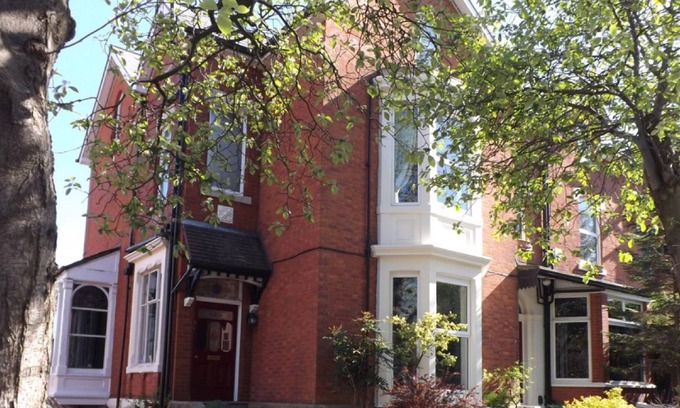 Blackburn Bed & Breakfast | Chimneys Guest House