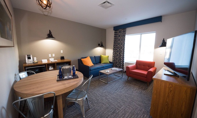 Circleville Resort | Choose your Adventure! 3 Big Rooms w/Balconies! Pools, Arcade, Archery, Bowling