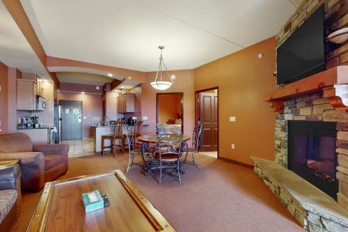 Wisconsin Dells Apartment | Chula Vista Condo 2444/2446 Full property