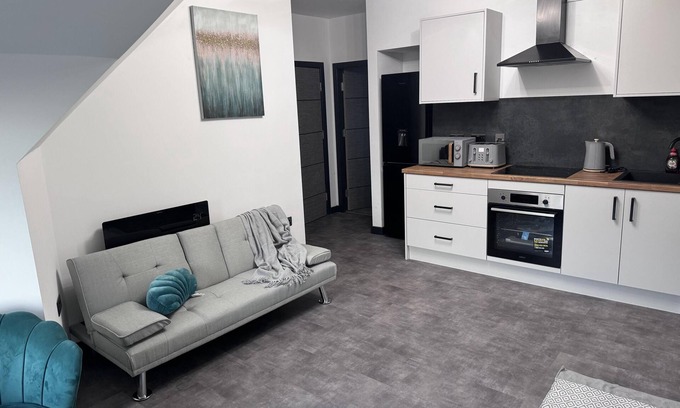 Old Trafford Apartment | City Apartment Sleeps 5 With Parking