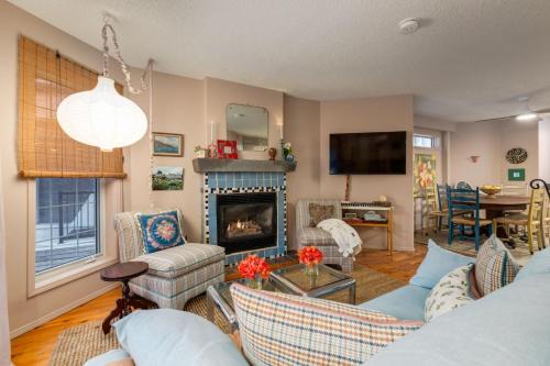 Sunnyside Apartment | City Nest Steps to Kensington Bow River DT
