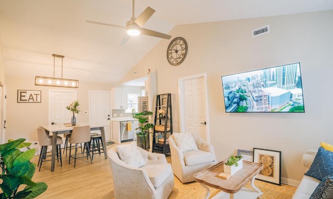 Charlotte House | City Retreat - 4 Bedroom Oasis with King & Private Yard near Downtown