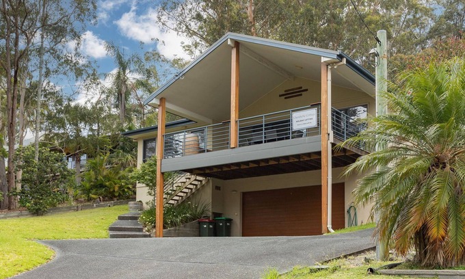 Elizabeth Beach House | Clarabelle Cottage light and bright open plan living overlooking beautiful bushland setting