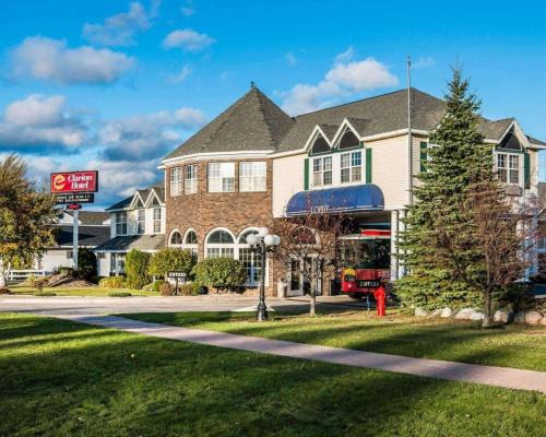 Mackinaw City Hotel | Clarion Hotel Mackinaw City Beachfront