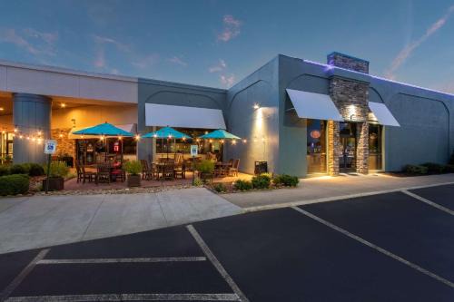 Skyland Hotel | Clarion Inn Asheville Airport