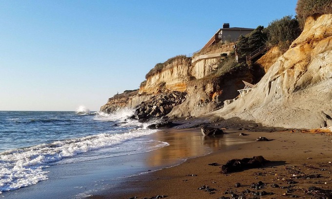 Lincoln Beach Hotel | Clarion Inn Surfrider Resort