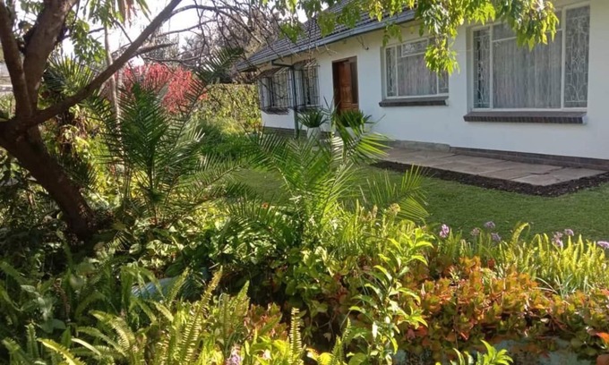 Harare House | Clean and immaculate home away from home - 2 minutes from Avondale, city!