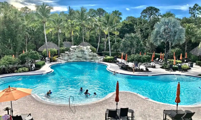 Ole Condo | Clean, Coastal-Inspired 3 BR 2.5 BA Condo in Popular Ole' Resort! - Lely Resort