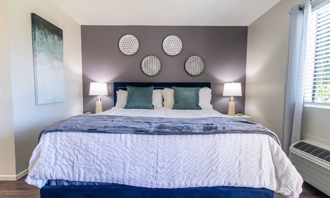 Colton Apartment | Clean Studio♛King Bd.♛Fast Internet♛Close to Fwy