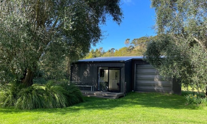Russell Apartment | Clendon Cove Olive Studio with boat ramp and good for Cape Brett walkers