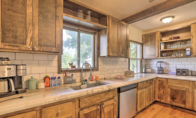 Garfield Heights House | Cleveland Area Home w/Deck < 10 Mi to Dtwn!