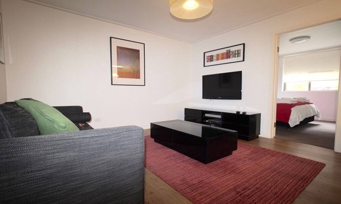 South Yarra Apartment | close to Alfred Hospital, Chapel St,Prahran and 10 min by Tram to the CBD