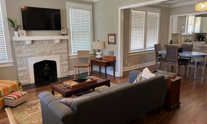 Vollintine-Evergreen House | Close to Rhodes College, Memphis Zoo & Downtown