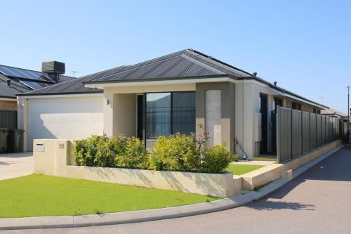 Brabham House | Close to Wild Life Park and shopping, Cosy living