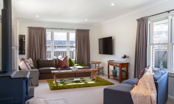 Clyde House | Clyde perfect - Central - rail trail perfect.